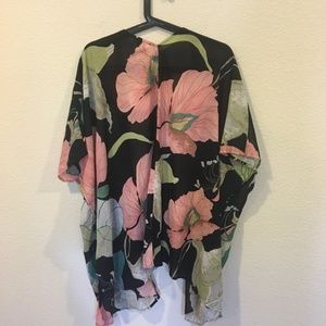 Umgee Sweaters - NWT Umgee floral kimono Umgee Sweaters - NWT Umgee floral kimono